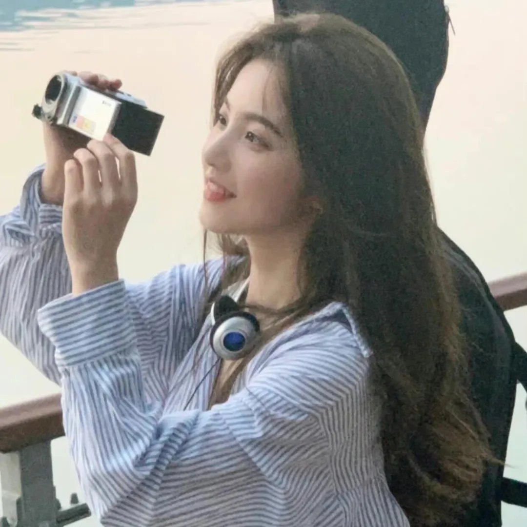 戴红头巾的女孩在线观看